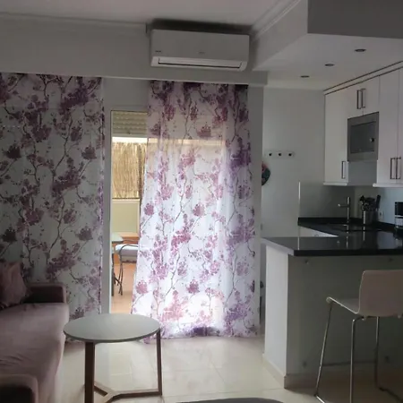Hotel Pyr, Spacious Studio With A Big Terrace Lägenhet *