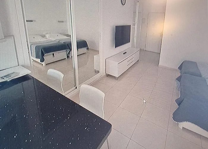 Hotel Pyr, Spacious Studio With A Big Terrace